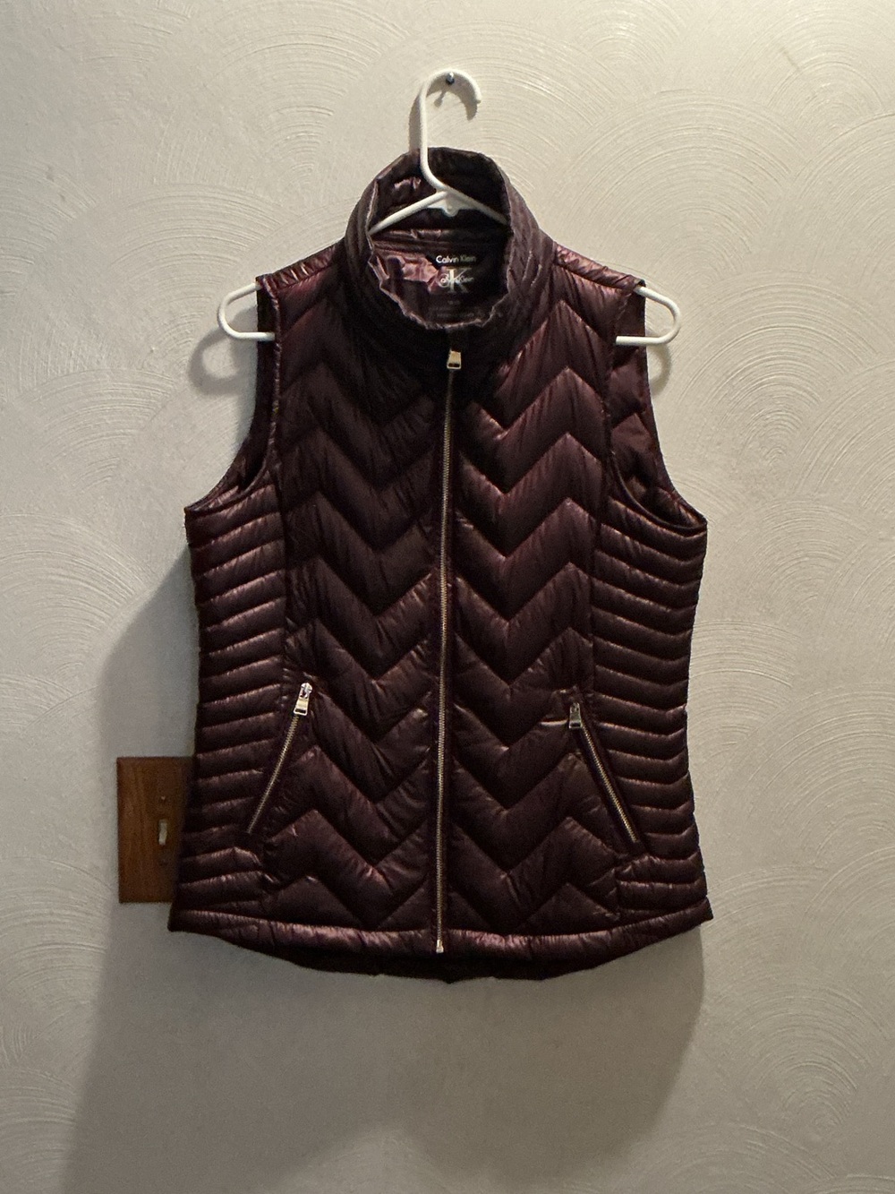Like New Calvin Klein Zip Up Quilted Puffer Vest. Dark Burgundy. Size Medium.